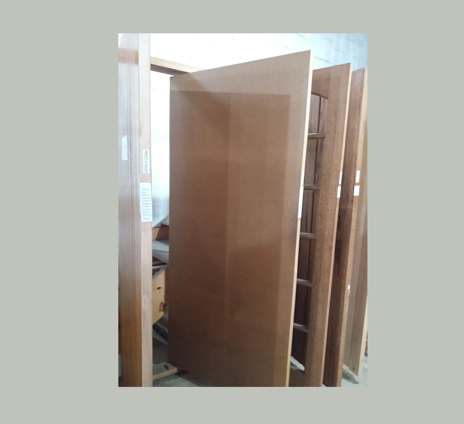 PORTA COMERCIAL LISA